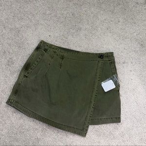 NEVER WORN / HAS TAG